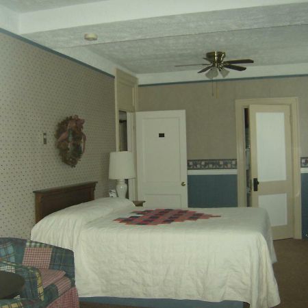 Boardwalk Inn Saint Ignace Εξωτερικό φωτογραφία