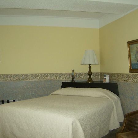 Boardwalk Inn Saint Ignace Εξωτερικό φωτογραφία