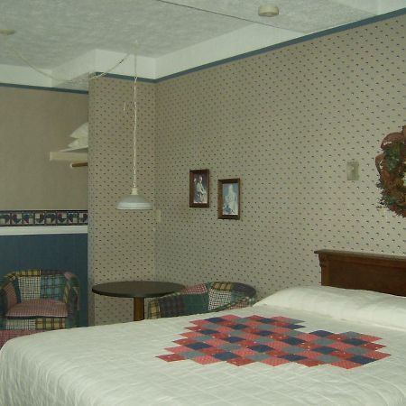 Boardwalk Inn Saint Ignace Εξωτερικό φωτογραφία