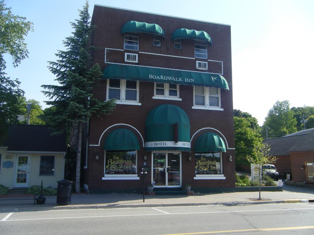 Boardwalk Inn Saint Ignace Εξωτερικό φωτογραφία
