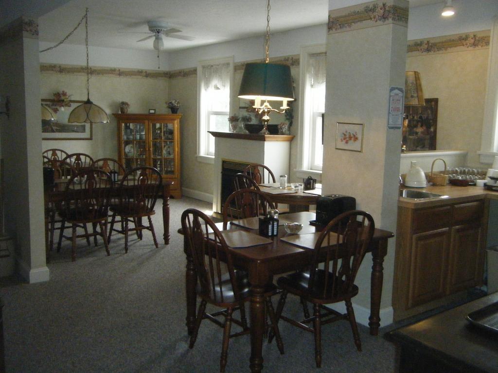 Boardwalk Inn Saint Ignace Εξωτερικό φωτογραφία