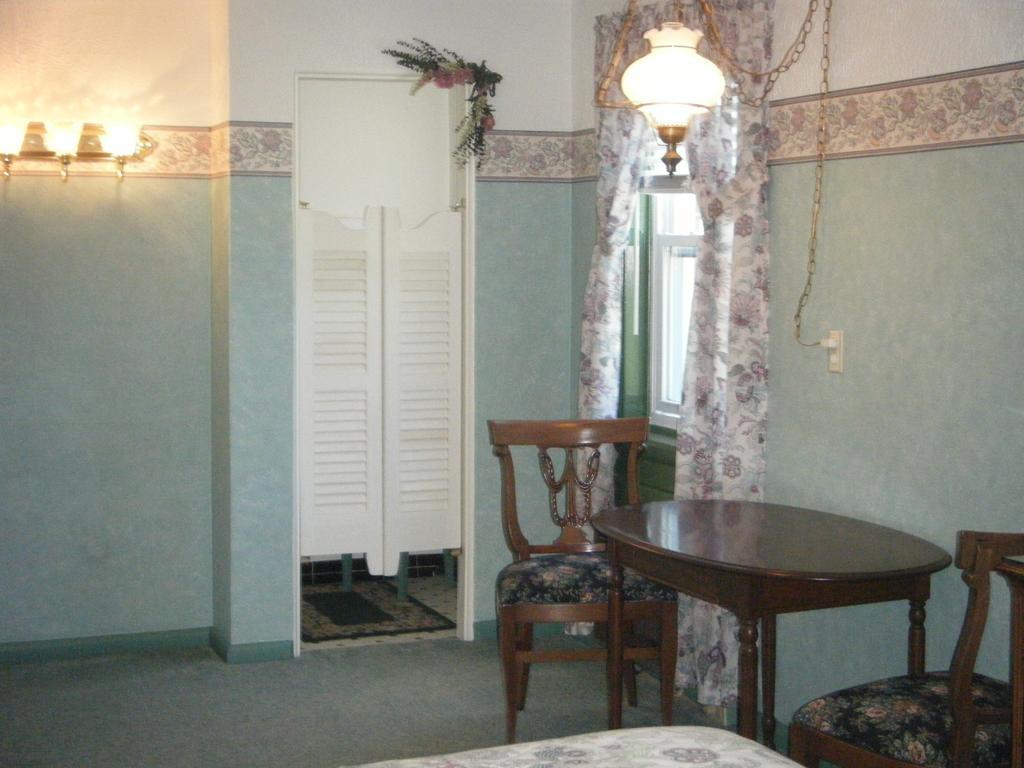 Boardwalk Inn Saint Ignace Εξωτερικό φωτογραφία