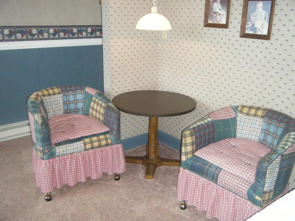 Boardwalk Inn Saint Ignace Δωμάτιο φωτογραφία