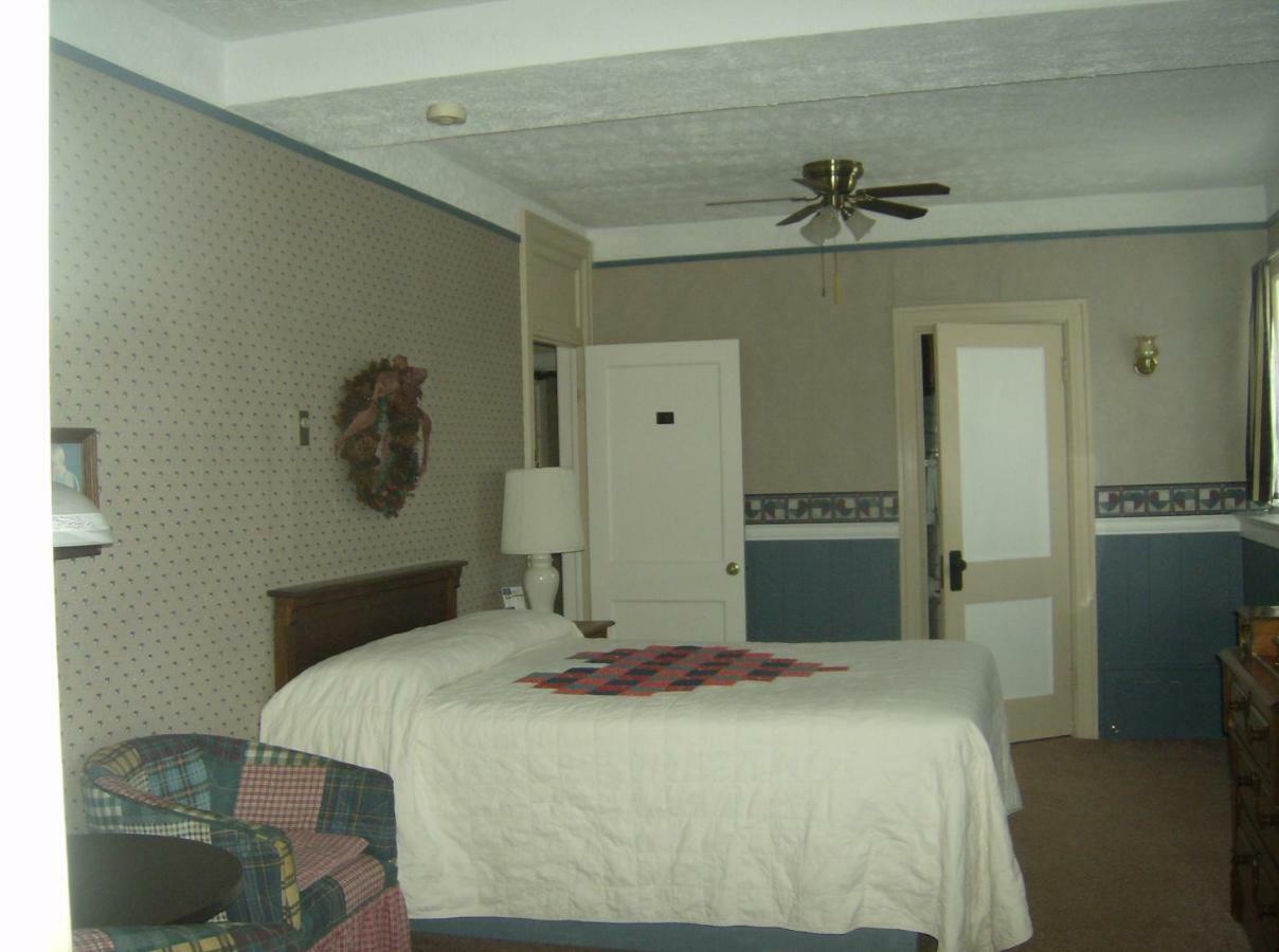 Boardwalk Inn Saint Ignace Εξωτερικό φωτογραφία