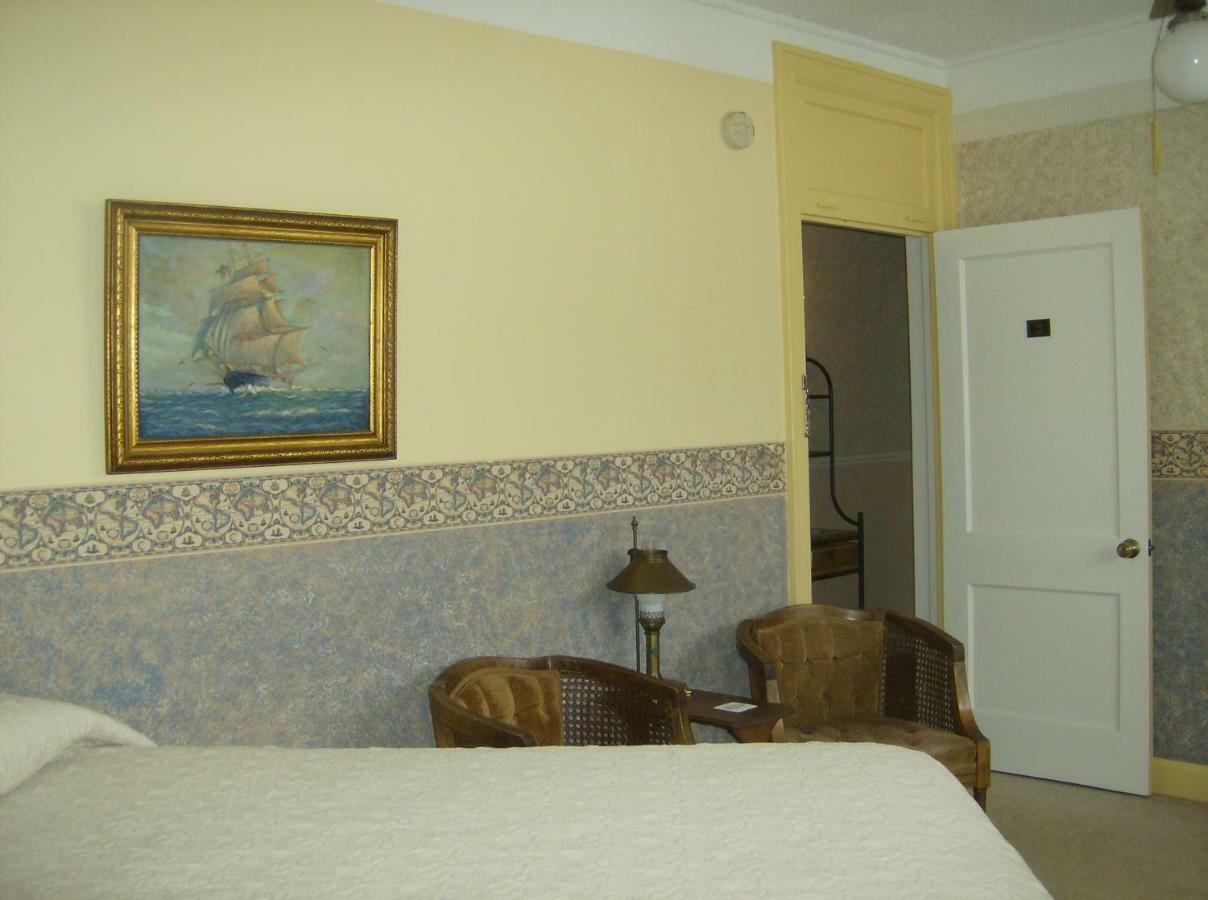 Boardwalk Inn Saint Ignace Εξωτερικό φωτογραφία