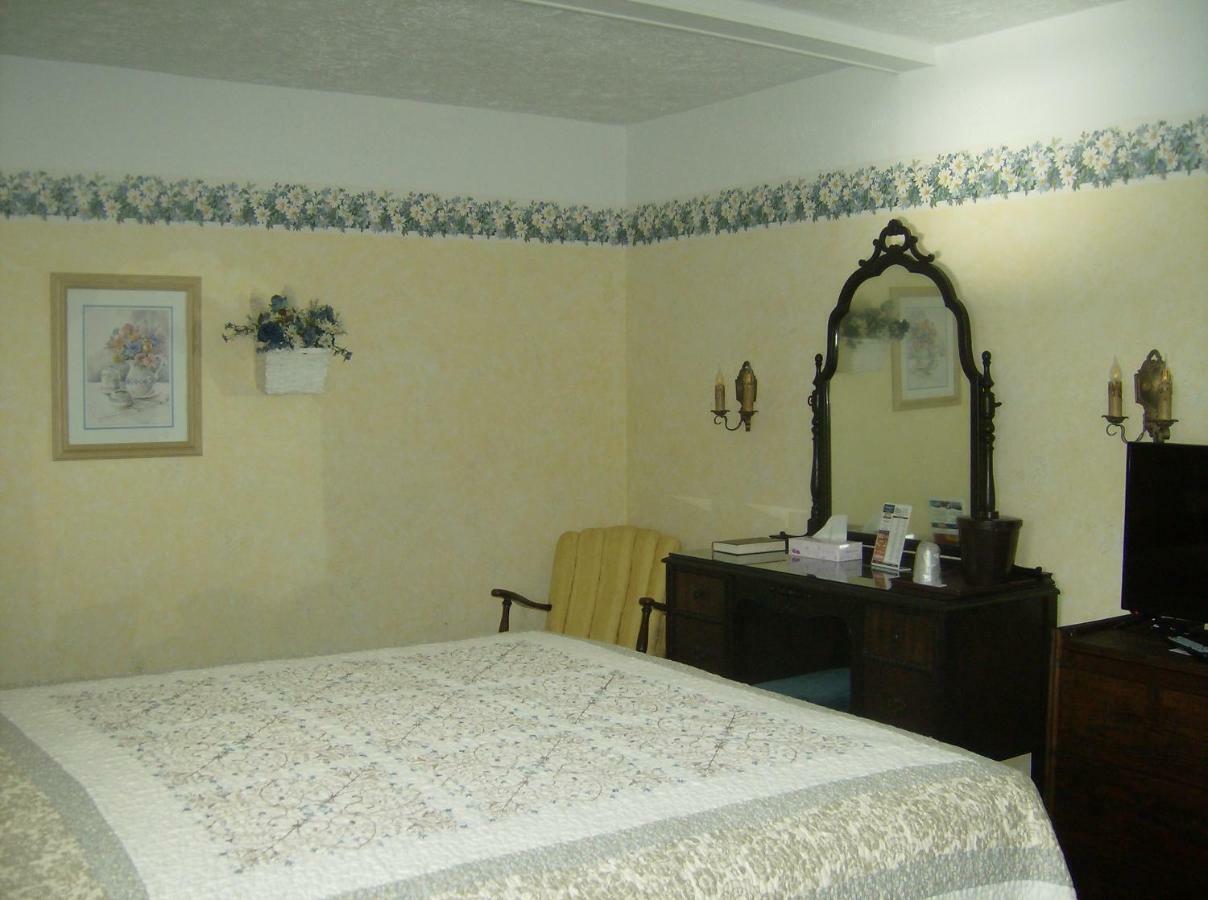 Boardwalk Inn Saint Ignace Εξωτερικό φωτογραφία