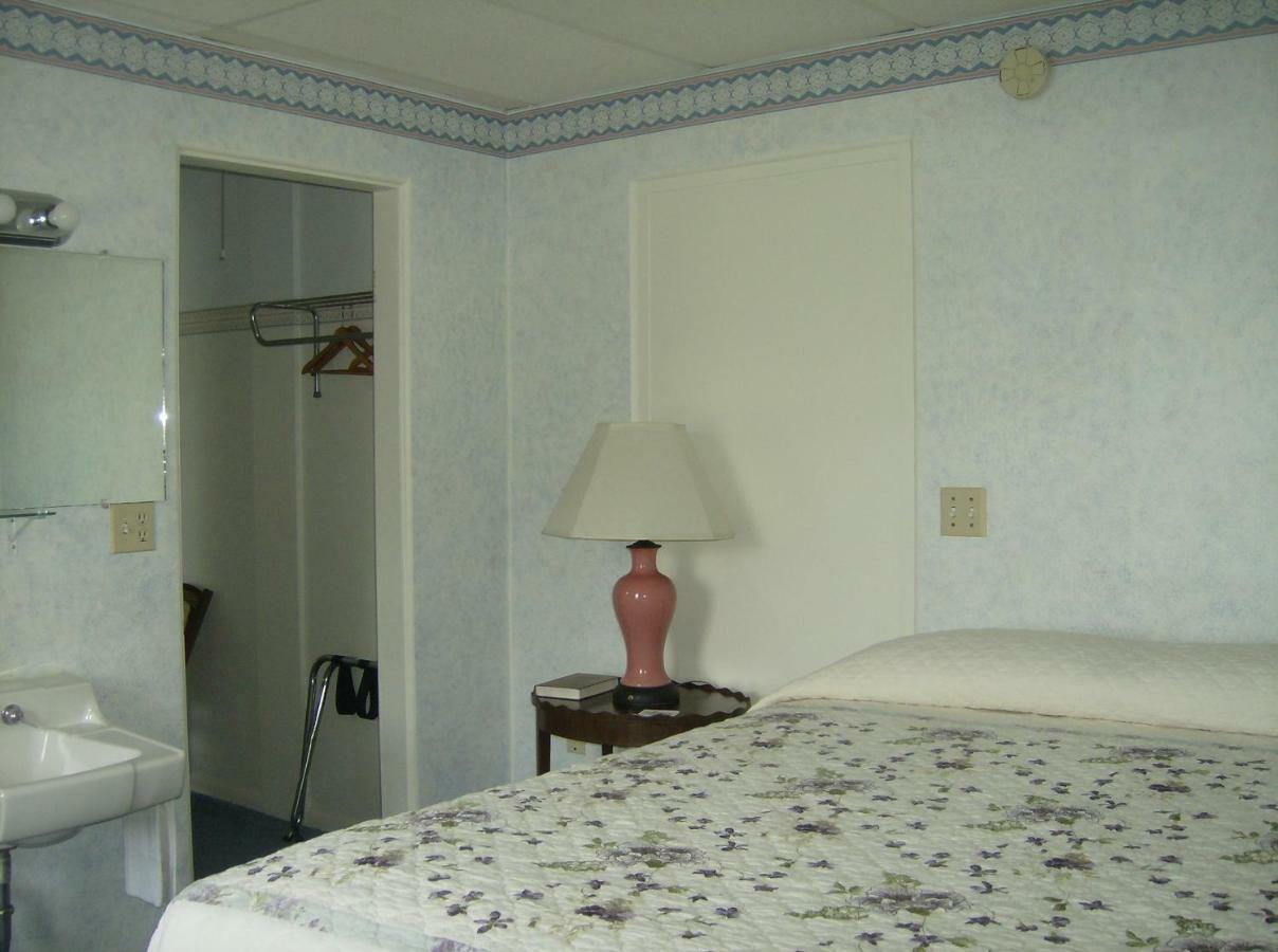 Boardwalk Inn Saint Ignace Εξωτερικό φωτογραφία
