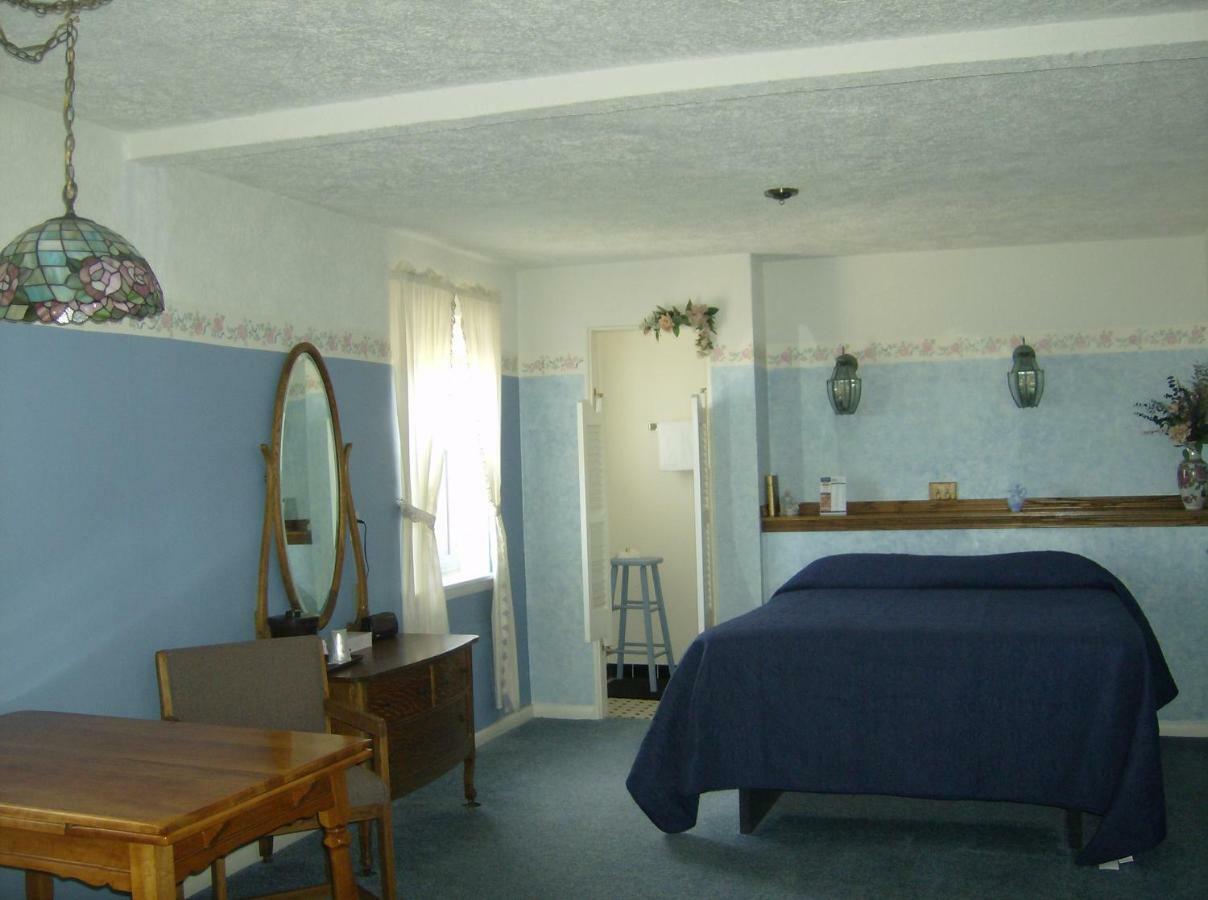 Boardwalk Inn Saint Ignace Εξωτερικό φωτογραφία
