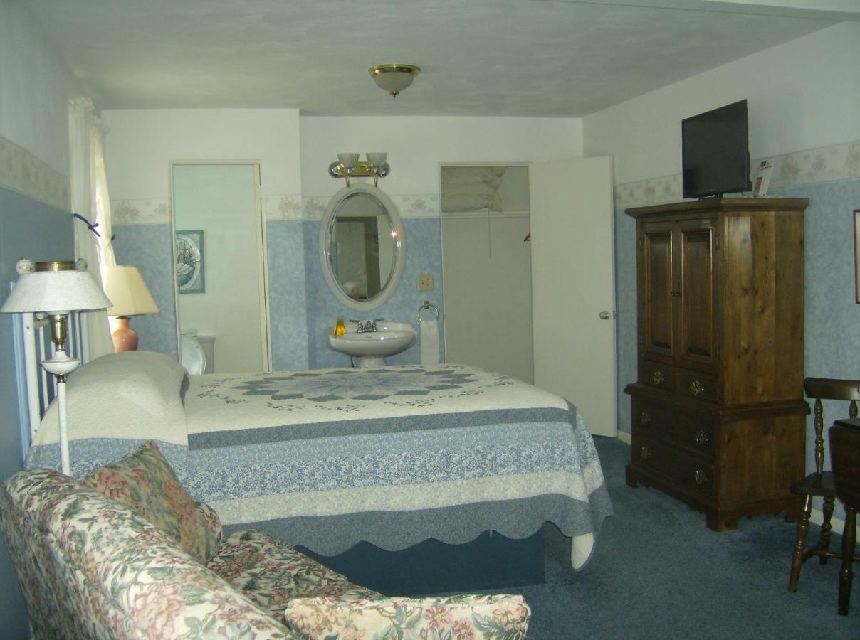 Boardwalk Inn Saint Ignace Εξωτερικό φωτογραφία