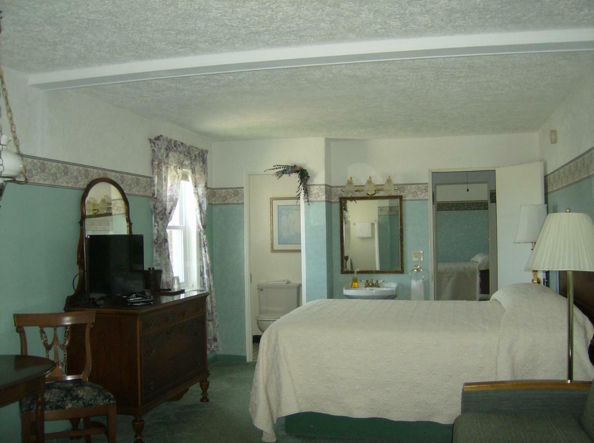 Boardwalk Inn Saint Ignace Εξωτερικό φωτογραφία