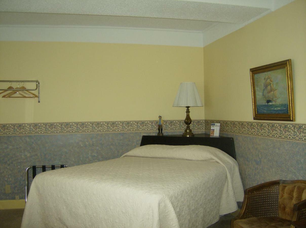 Boardwalk Inn Saint Ignace Εξωτερικό φωτογραφία