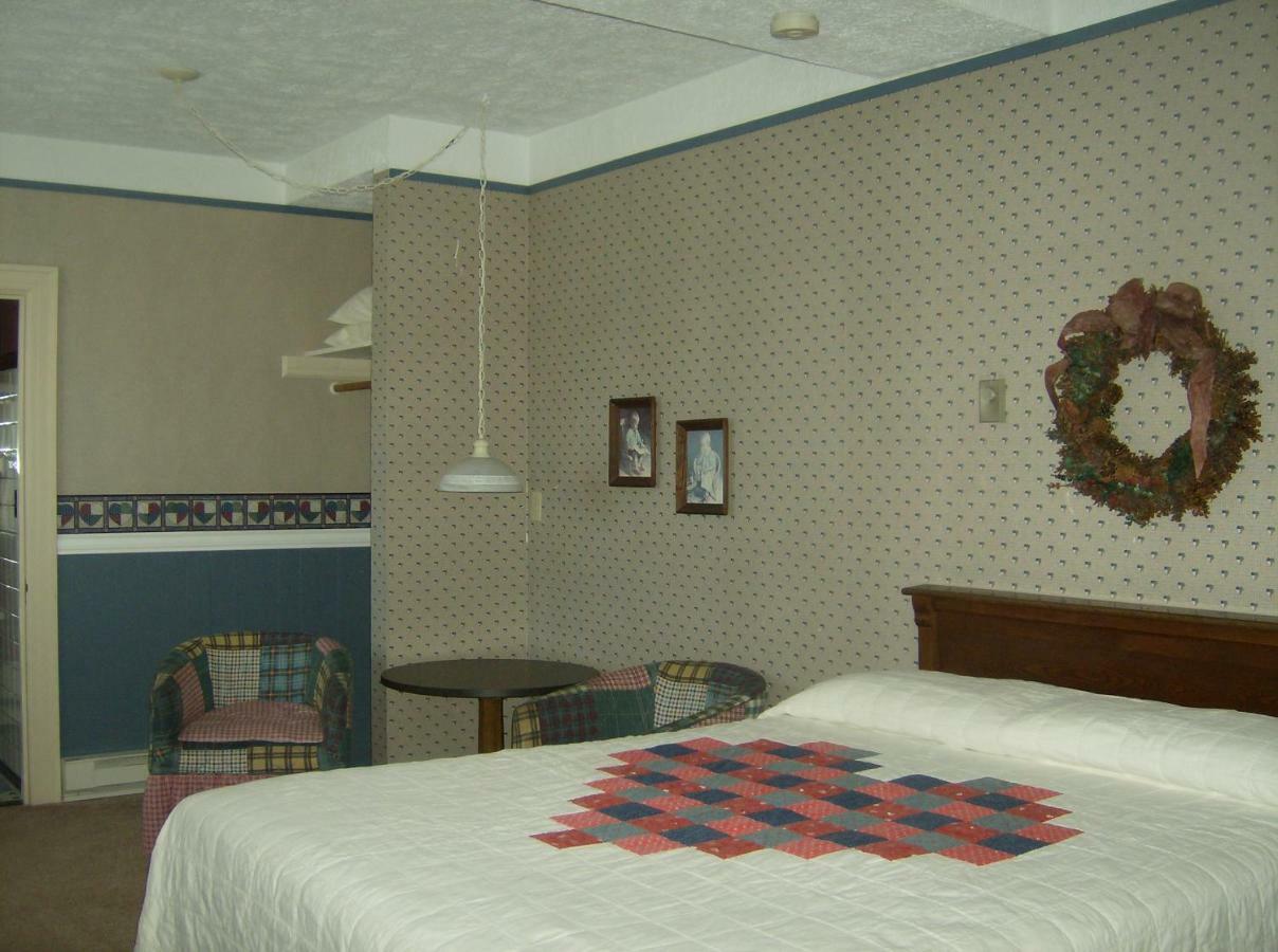 Boardwalk Inn Saint Ignace Εξωτερικό φωτογραφία