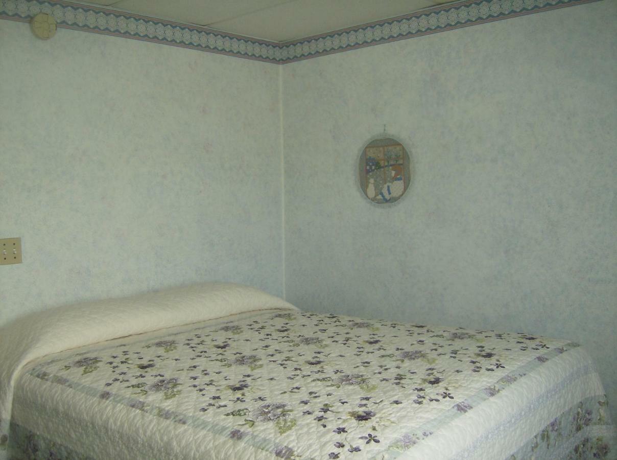 Boardwalk Inn Saint Ignace Εξωτερικό φωτογραφία
