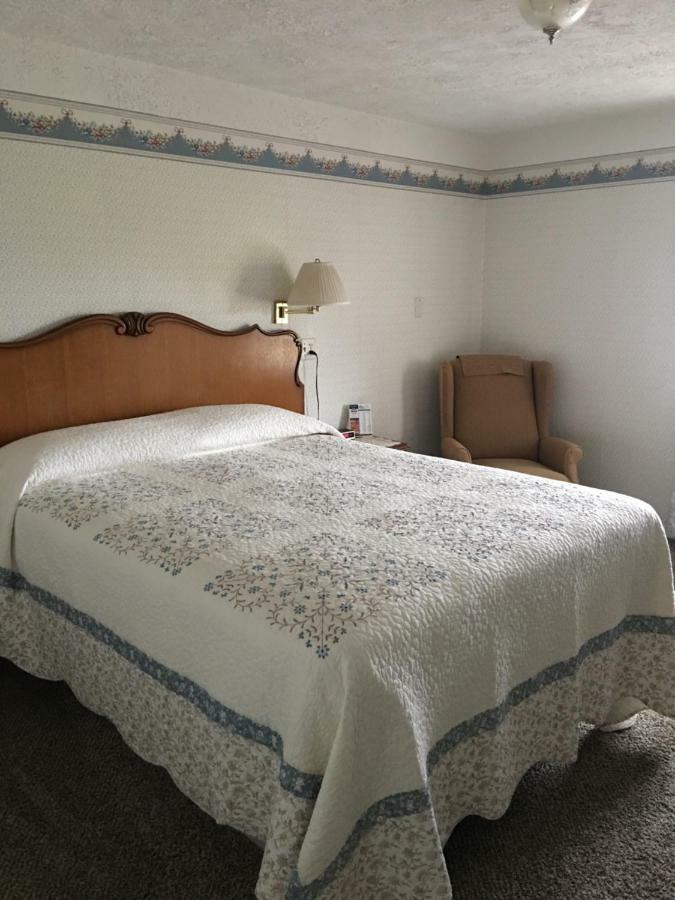 Boardwalk Inn Saint Ignace Εξωτερικό φωτογραφία