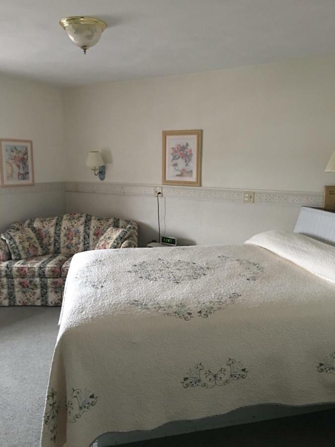 Boardwalk Inn Saint Ignace Εξωτερικό φωτογραφία