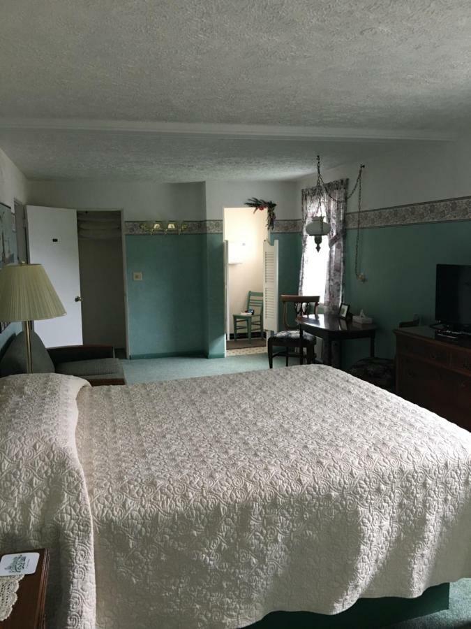 Boardwalk Inn Saint Ignace Εξωτερικό φωτογραφία