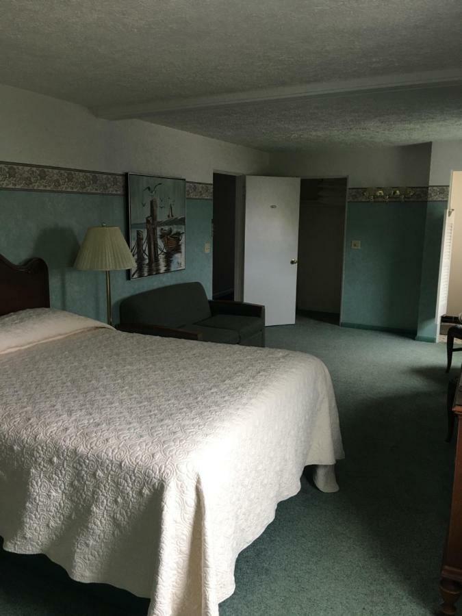 Boardwalk Inn Saint Ignace Εξωτερικό φωτογραφία